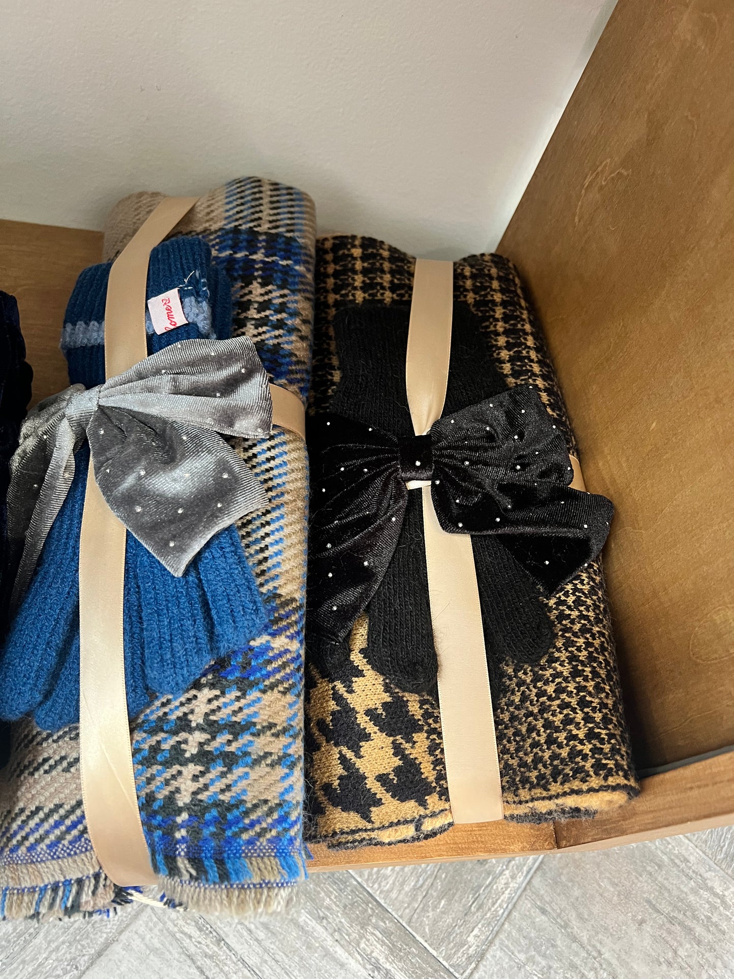 Scarf + Glove + Hair Accessory ๐ Gift Set