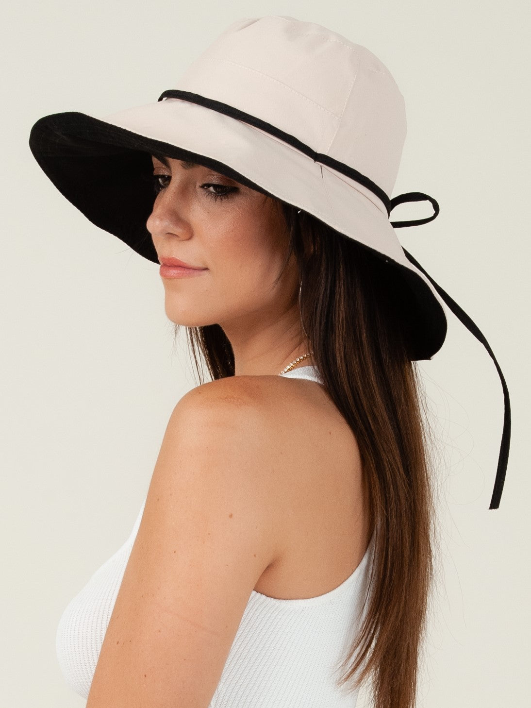 REVERSIBLE BUCKET HAT